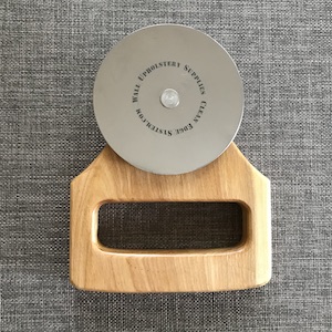 speed roller is a in hard wood and stainless Steel